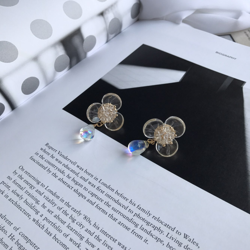 <b><p>Yui flower Glass Drop earring Stylish ok</p></b><b><p>ユイ フラワー グラス ドロップ イヤリング スタイリッシュルック シンプルユニーク</p></b><br /><br /><p align='center'>