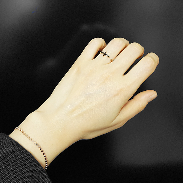 <b><p>black White Cross Ring Open Surge Sel Layered</p></b><b><p>ブラック ホワイト クロスリング オープン 書かれているカールスチール 重ね着 フリーサイズ</p></b><br /><br /><p align='center'>