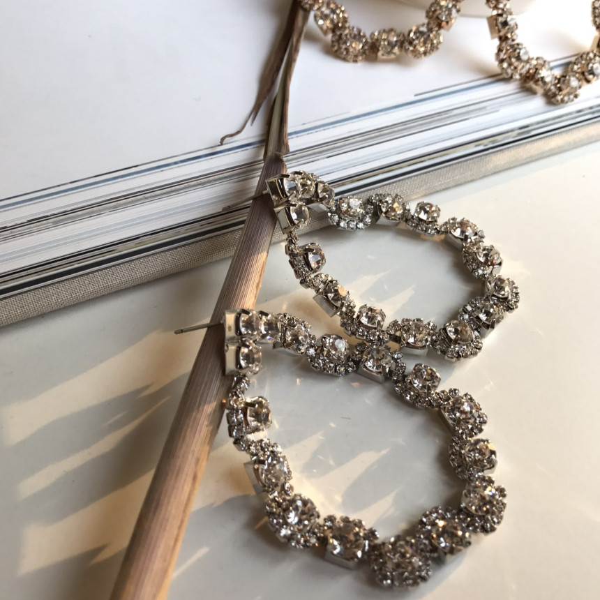 <b><p>Heve puff Cubic Shrink Drop Eargs Female</p></b><b><p>ヘイブ パフ キュービック ジュルナン ドロップイヤリング 女性コーディネート 魅力のあるスタイル</p></b><br /><br /><p align='center'>