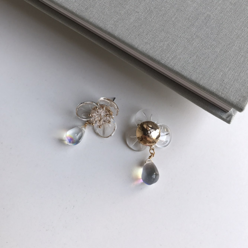 <b><p>Yui flower Glass Drop earring Stylish ok</p></b><b><p>ユイ フラワー グラス ドロップ イヤリング スタイリッシュルック シンプルユニーク</p></b><br /><br /><p align='center'>