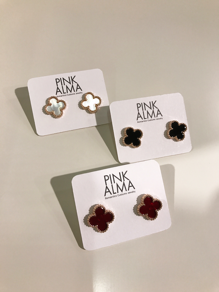 <b><p>clover earring daily simple pty Antique Luxuous</p></b><b><p>クローバー イヤリング デイリー シンプル パーティー アンク 高級感のあるグ 説得力の</p></b><br /><br /><p align='center'>