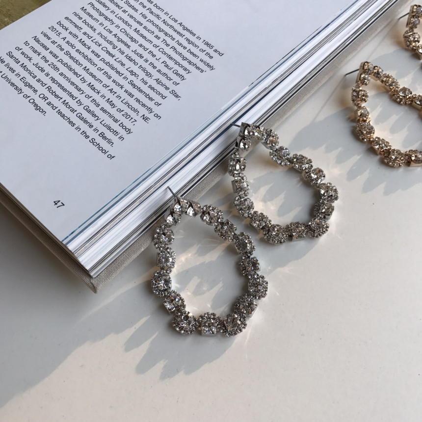 <b><p>Heve puff Cubic Shrink Drop Eargs Female</p></b><b><p>ヘイブ パフ キュービック ジュルナン ドロップイヤリング 女性コーディネート 魅力のあるスタイル</p></b><br /><br /><p align='center'>