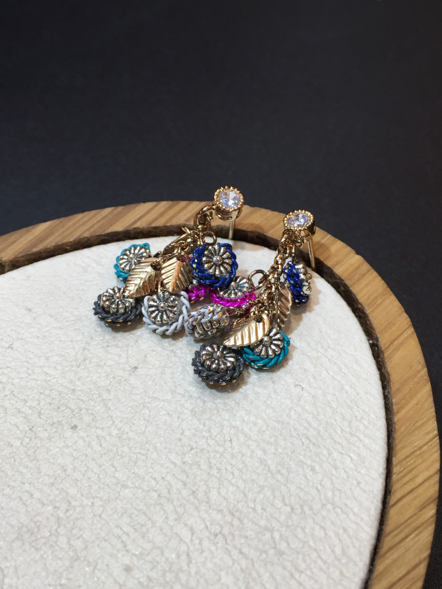 <b><p>Handmade Colorful Fruit earring</p></b><b><p>手作り カラフルな 実 イヤリング</p></b><br /><br /><p align='center'>