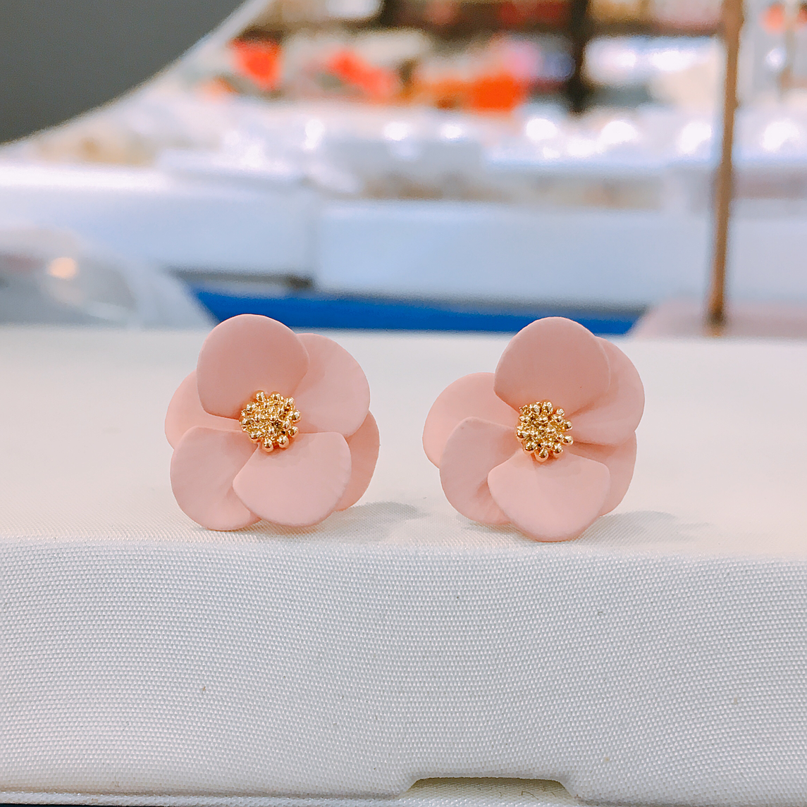 <b><p>Luce Pink Flower Earrgs LKJ1165 attractive</p></b><b><p>ルーチェ ピンクの花のイヤリング LKJ1165 魅力的な ウンチム 一つだけで説得力の</p></b><br /><br /><p align='center'>