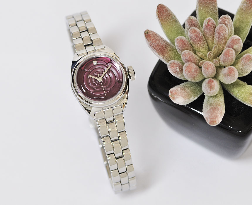 <b><p>Angel and Time Wom clock</p></b><b><p>エンジェルアンドタイム 女性 時計</p></b><br /><br /><p align='center'>