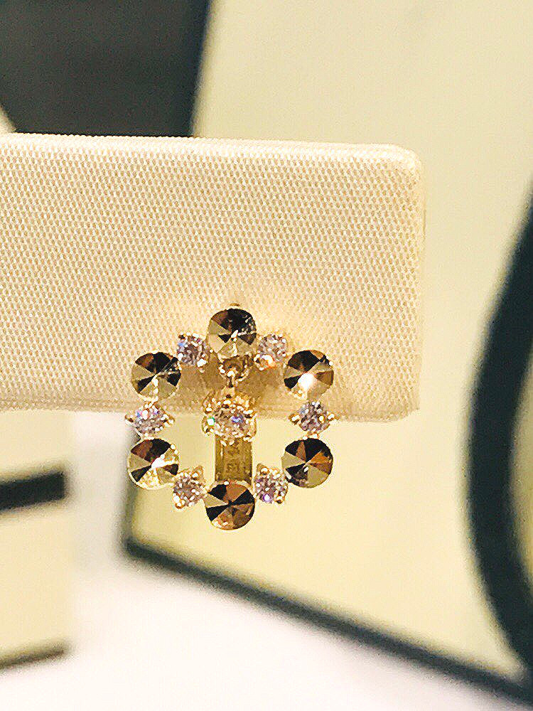 <b><p>Lloyd circle cutting One touch earr LOFH2015G</p></b><b><p>ロイド 円形 カッティング ワンタッチ イヤリ LOFH2015G 40代の女性</p></b><br /><br /><p align='center'>