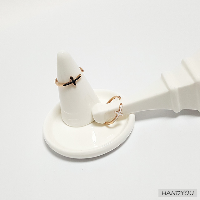 <b><p>black White Cross Ring Open Surge Sel Layered</p></b><b><p>ブラック ホワイト クロスリング オープン 書かれているカールスチール 重ね着 フリーサイズ</p></b><br /><br /><p align='center'>