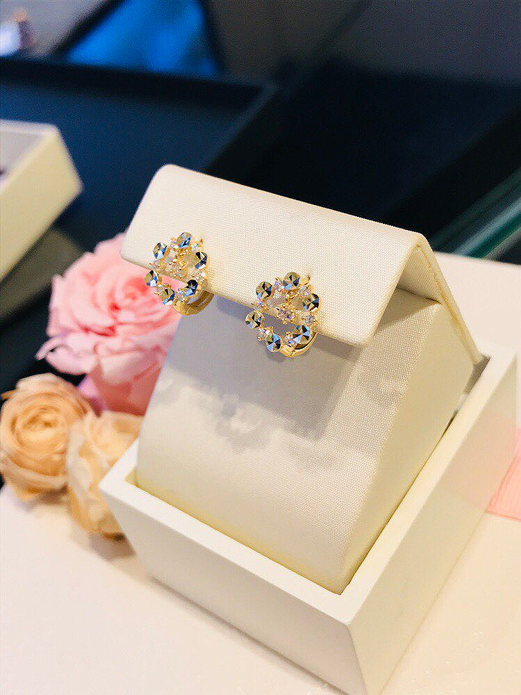 <b><p>Lloyd circle cutting One touch earr LOFH2015G</p></b><b><p>ロイド 円形 カッティング ワンタッチ イヤリ LOFH2015G 40代の女性</p></b><br /><br /><p align='center'>