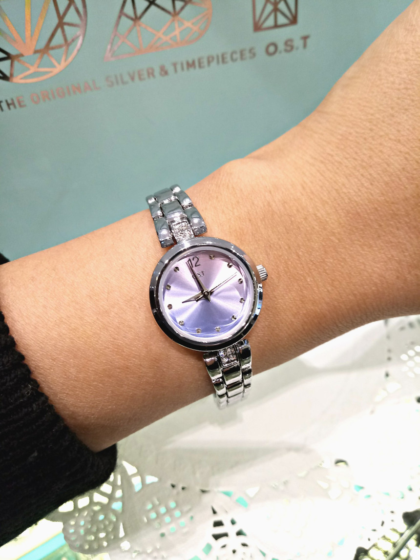 <b><p>OST Gradient silver tal watch OTW118303TSS</p></b><b><p>OST グラデーションシルバーメタル時計OTW118303TSS 生気溌剌と 洗練されたギフト</p></b><br /><br /><p align='center'>