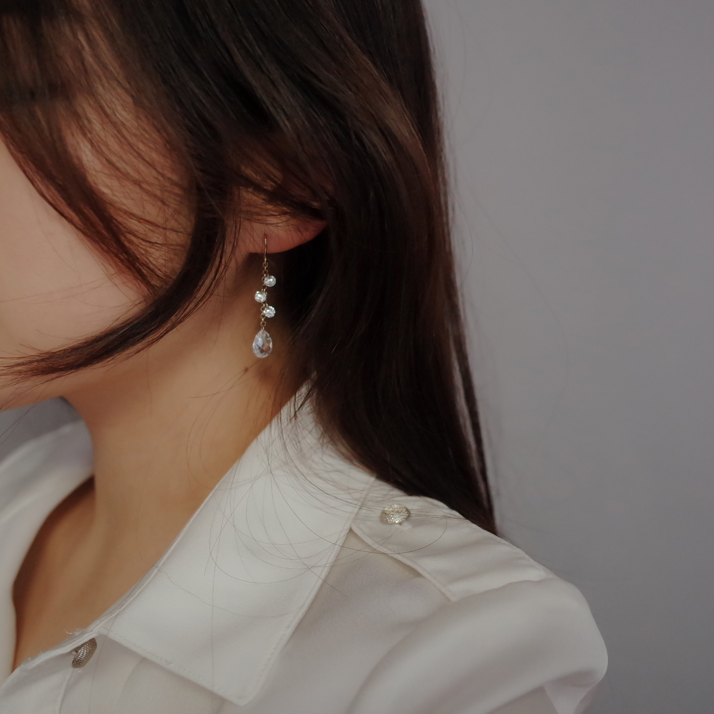 <b><p>Gracefully Waterglass Drop Earrings Simple</p></b><b><p>優雅に 水滴グラス ドロップイヤリング シンプルユニーク スタイリッシュルック 30代の女性</p></b><br /><br /><p align='center'>