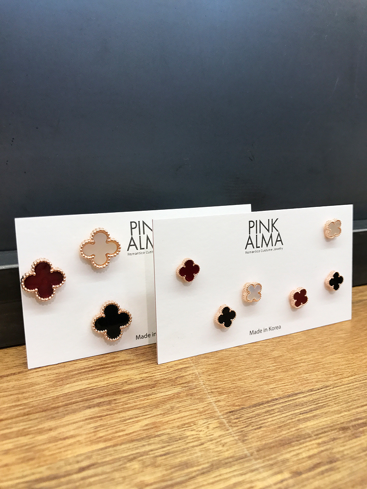 <b><p>clover earring daily simple pty Antique Luxuous</p></b><b><p>クローバー イヤリング デイリー シンプル パーティー アンク 高級感のあるグ 説得力の</p></b><br /><br /><p align='center'>