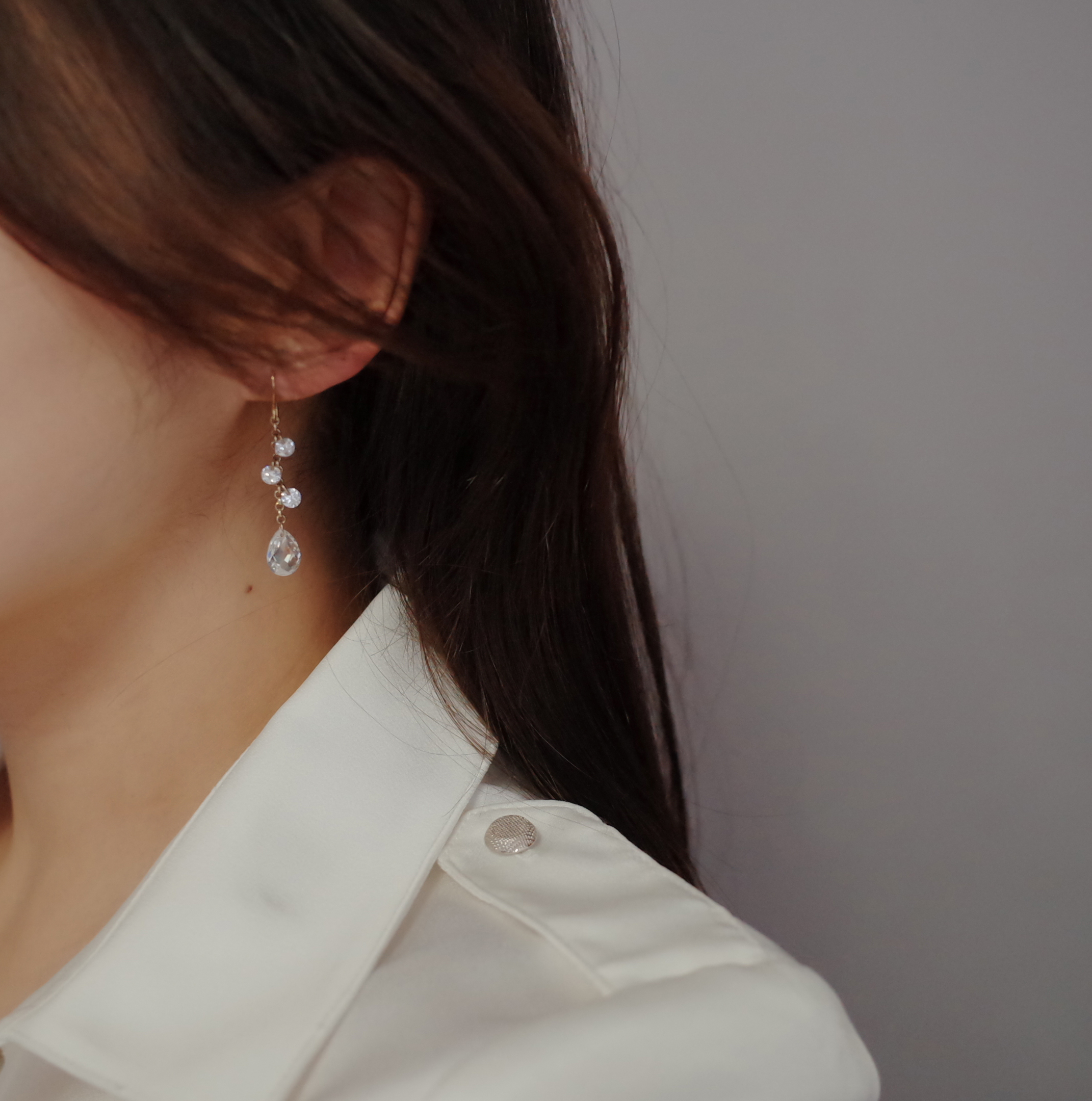 <b><p>Gracefully Waterglass Drop Earrings Simple</p></b><b><p>優雅に 水滴グラス ドロップイヤリング シンプルユニーク スタイリッシュルック 30代の女性</p></b><br /><br /><p align='center'>