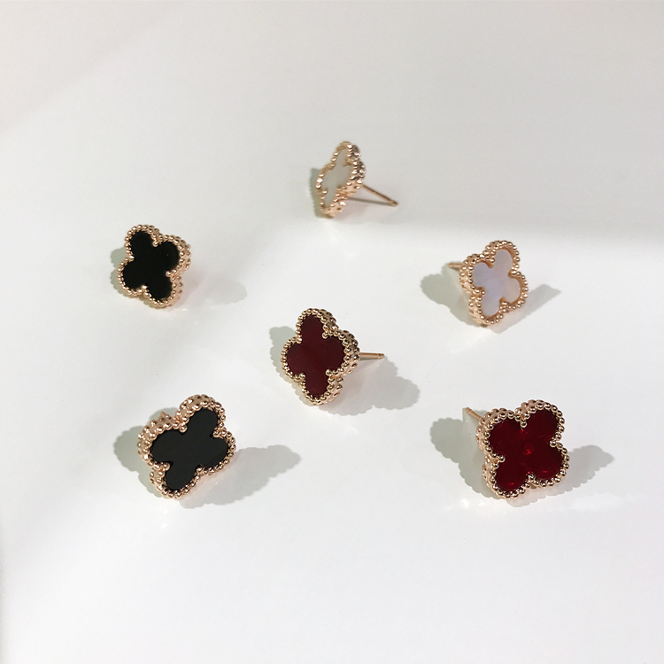 <b><p>clover earring daily simple pty Antique Luxuous</p></b><b><p>クローバー イヤリング デイリー シンプル パーティー アンク 高級感のあるグ 説得力の</p></b><br /><br /><p align='center'>