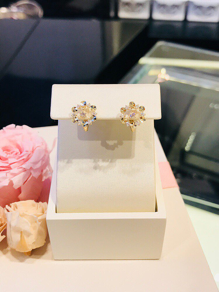 <b><p>Lloyd circle cutting One touch earr LOFH2015G</p></b><b><p>ロイド 円形 カッティング ワンタッチ イヤリ LOFH2015G 40代の女性</p></b><br /><br /><p align='center'>