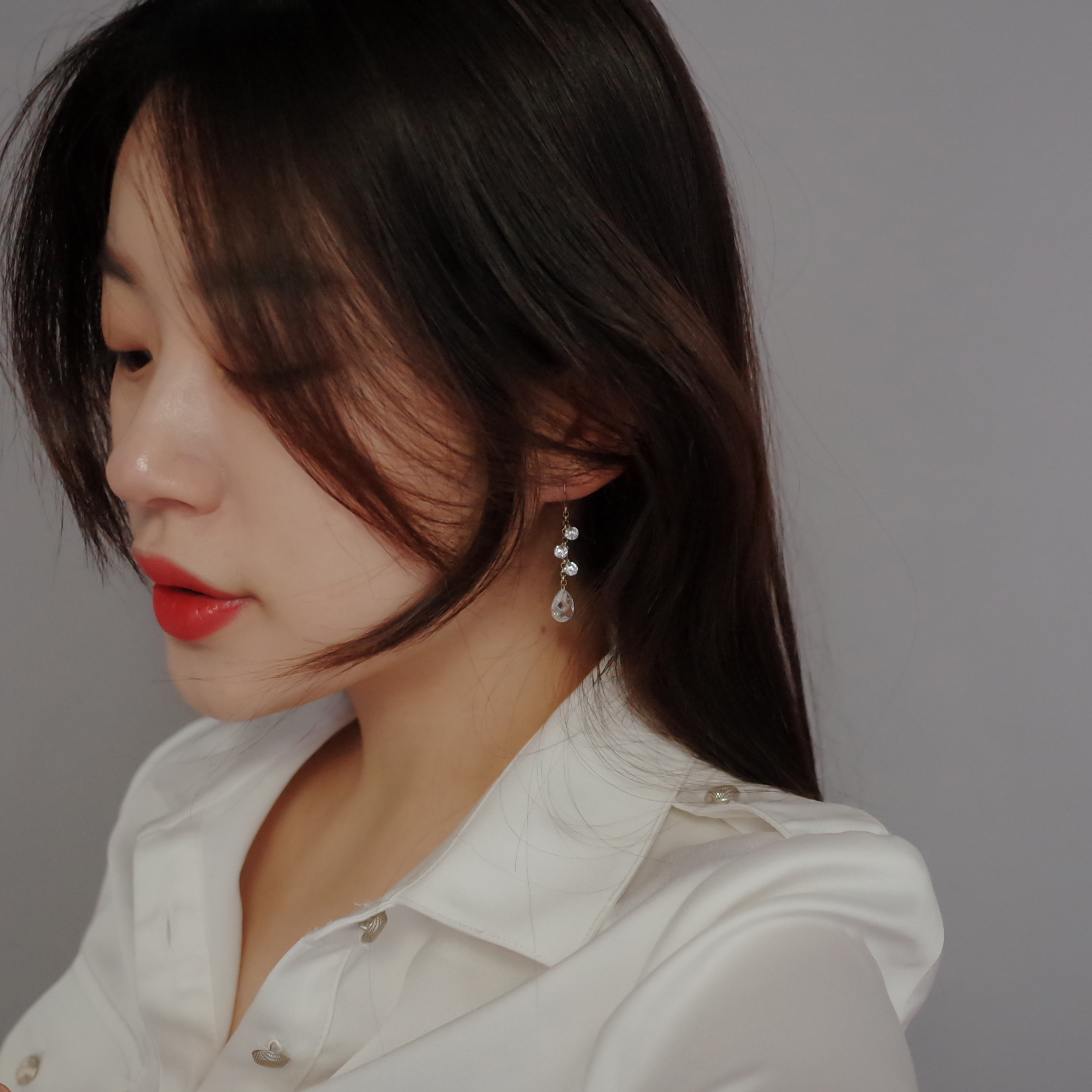 <b><p>Gracefully Waterglass Drop Earrings Simple</p></b><b><p>優雅に 水滴グラス ドロップイヤリング シンプルユニーク スタイリッシュルック 30代の女性</p></b><br /><br /><p align='center'>