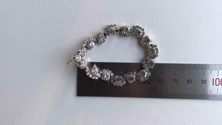 <b><p>Heve puff Cubic Shrink Drop Eargs Female</p></b><b><p>ヘイブ パフ キュービック ジュルナン ドロップイヤリング 女性コーディネート 魅力のあるスタイル</p></b><br /><br /><p align='center'>