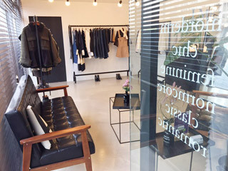 <b><p>Wendy Boxed T-shirt 4color Printing Roulette</p></b><b><p>ウェンディ ボックスTシャツ 4色 印刷 ルーズフィット チュリ 女性長袖 オ・バフェ</p></b><br /><br /><p align='center'>