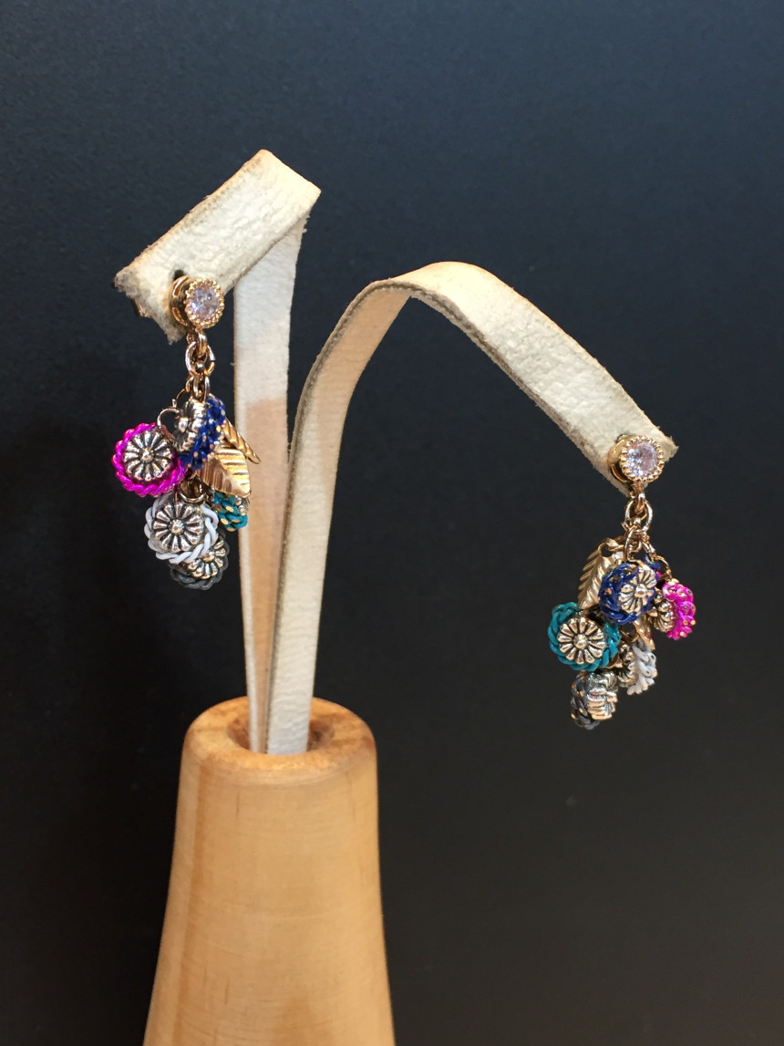 <b><p>Handmade Colorful Fruit earring</p></b><b><p>手作り カラフルな 実 イヤリング</p></b><br /><br /><p align='center'>