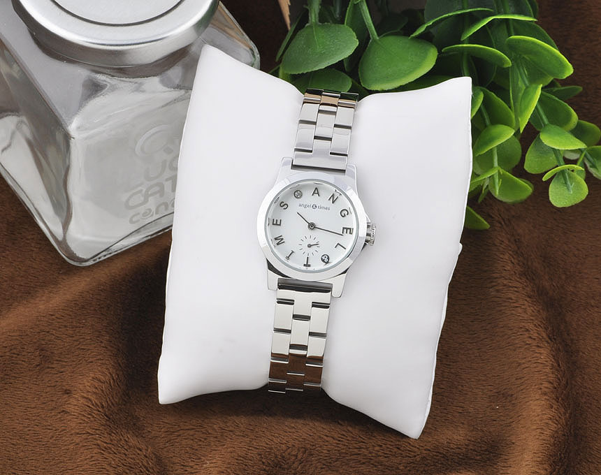 <b><p>Angel and Time Wom clock</p></b><b><p>エンジェルアンドタイム 女性 時計</p></b><br /><br /><p align='center'>