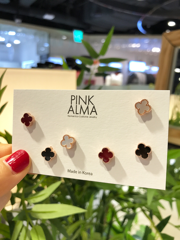 <b><p>clover earring daily simple pty Antique Luxuous</p></b><b><p>クローバー イヤリング デイリー シンプル パーティー アンク 高級感のあるグ 説得力の</p></b><br /><br /><p align='center'>