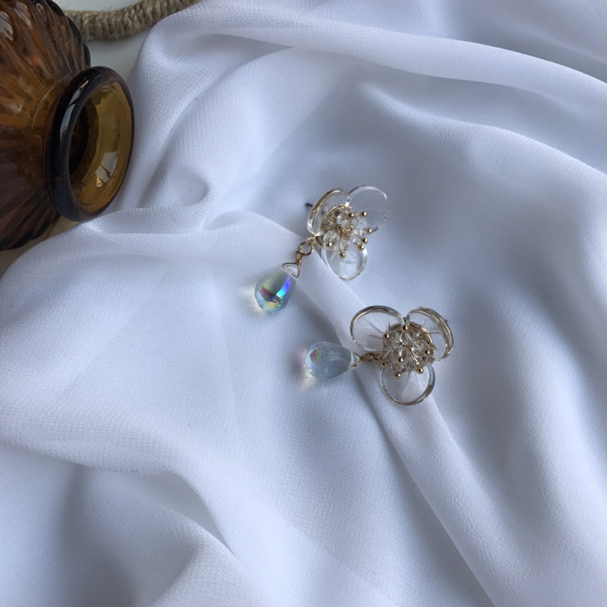 <b><p>Yui flower Glass Drop earring Stylish ok</p></b><b><p>ユイ フラワー グラス ドロップ イヤリング スタイリッシュルック シンプルユニーク</p></b><br /><br /><p align='center'>