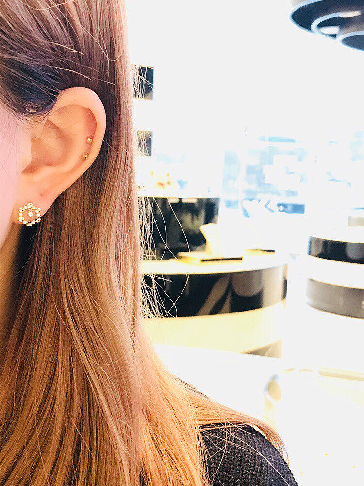 <b><p>Lloyd circle cutting One touch earr LOFH2015G</p></b><b><p>ロイド 円形 カッティング ワンタッチ イヤリ LOFH2015G 40代の女性</p></b><br /><br /><p align='center'>