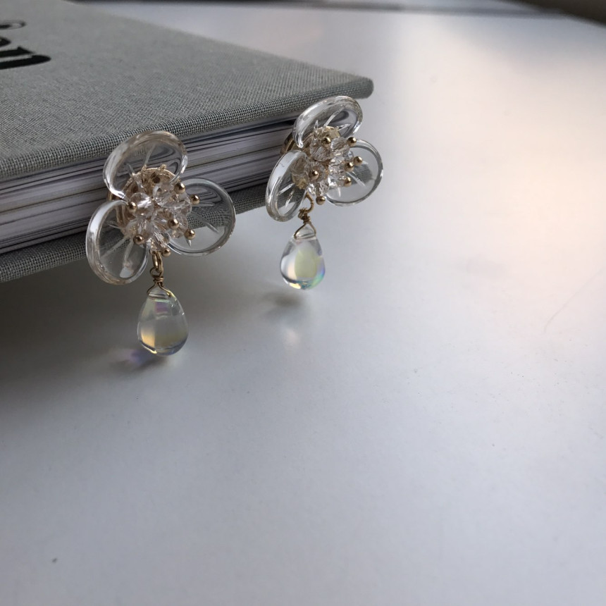 <b><p>Yui flower Glass Drop earring Stylish ok</p></b><b><p>ユイ フラワー グラス ドロップ イヤリング スタイリッシュルック シンプルユニーク</p></b><br /><br /><p align='center'>