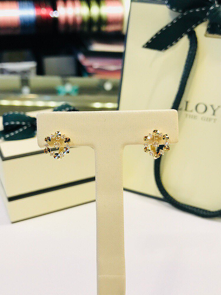 <b><p>Lloyd circle cutting One touch earr LOFH2015G</p></b><b><p>ロイド 円形 カッティング ワンタッチ イヤリ LOFH2015G 40代の女性</p></b><br /><br /><p align='center'>