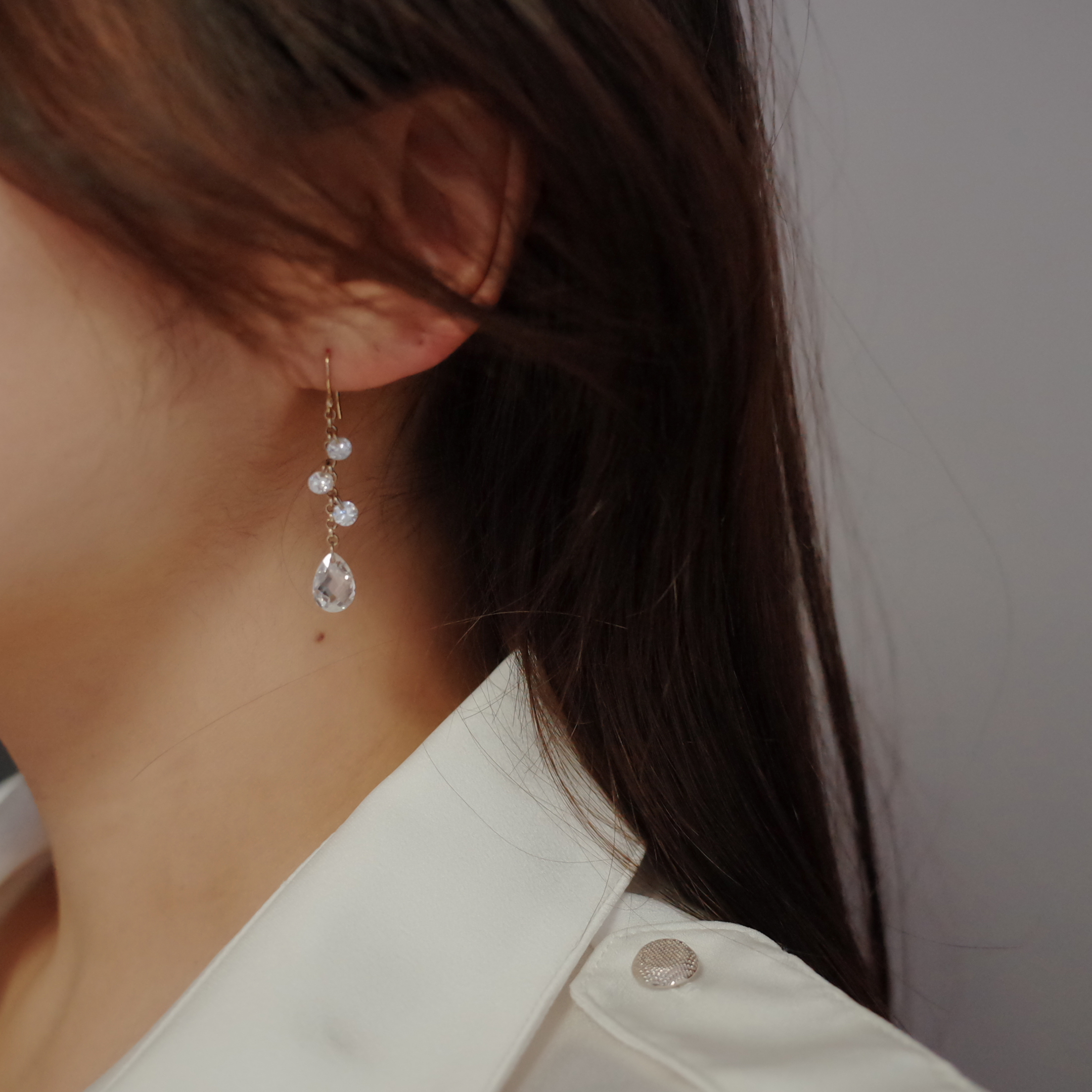 <b><p>Gracefully Waterglass Drop Earrings Simple</p></b><b><p>優雅に 水滴グラス ドロップイヤリング シンプルユニーク スタイリッシュルック 30代の女性</p></b><br /><br /><p align='center'>