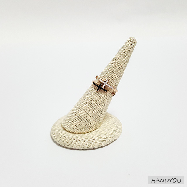 <b><p>black White Cross Ring Open Surge Sel Layered</p></b><b><p>ブラック ホワイト クロスリング オープン 書かれているカールスチール 重ね着 フリーサイズ</p></b><br /><br /><p align='center'>