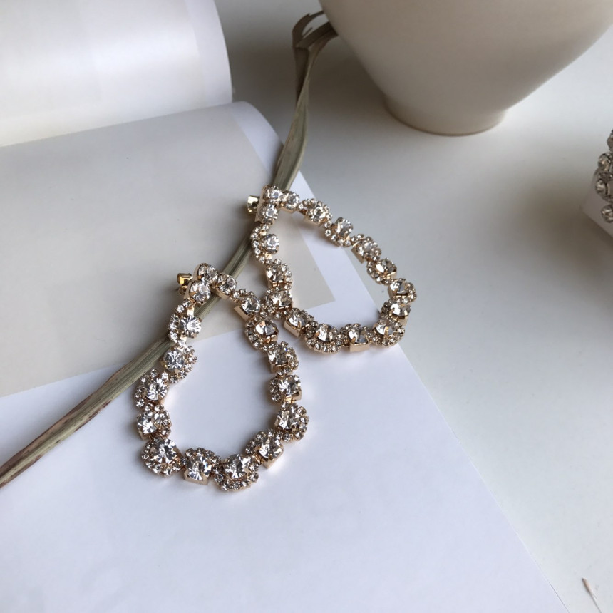 <b><p>Heve puff Cubic Shrink Drop Eargs Female</p></b><b><p>ヘイブ パフ キュービック ジュルナン ドロップイヤリング 女性コーディネート 魅力のあるスタイル</p></b><br /><br /><p align='center'>