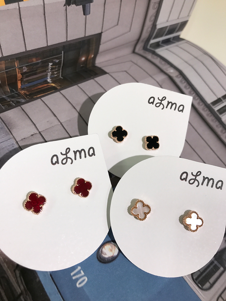 <b><p>clover earring daily simple pty Antique Luxuous</p></b><b><p>クローバー イヤリング デイリー シンプル パーティー アンク 高級感のあるグ 説得力の</p></b><br /><br /><p align='center'>