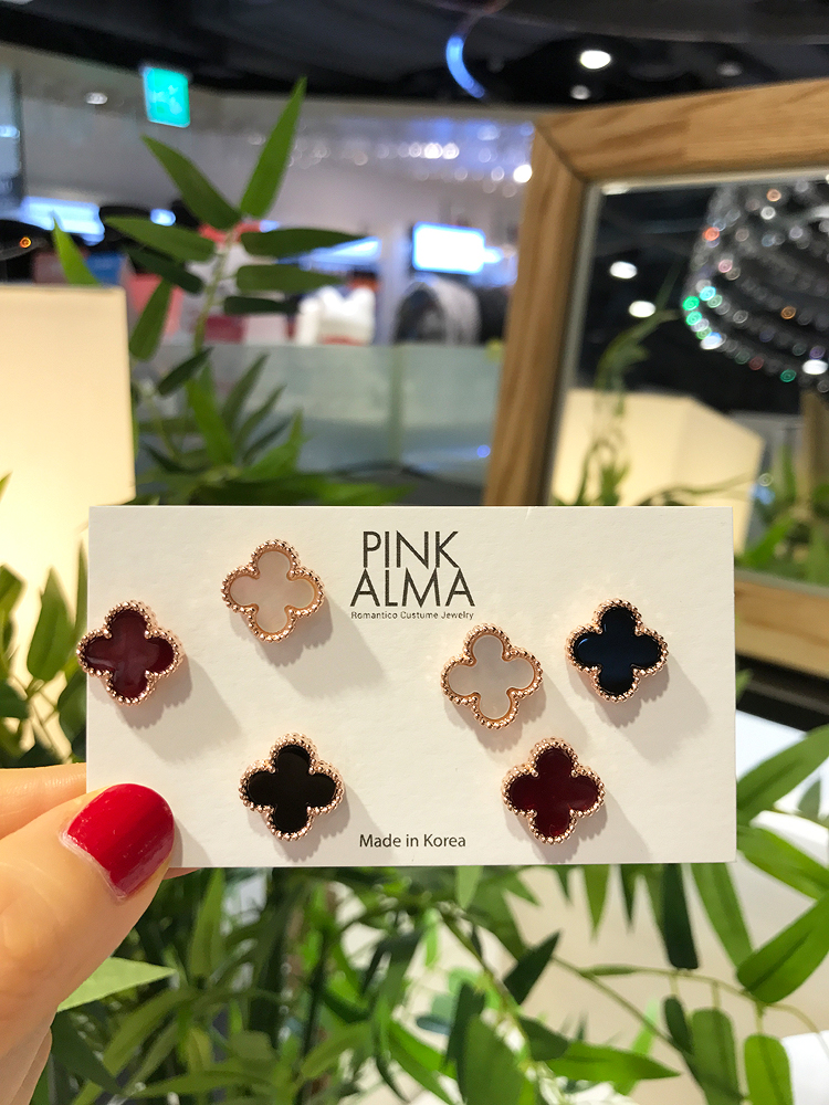 <b><p>clover earring daily simple pty Antique Luxuous</p></b><b><p>クローバー イヤリング デイリー シンプル パーティー アンク 高級感のあるグ 説得力の</p></b><br /><br /><p align='center'>