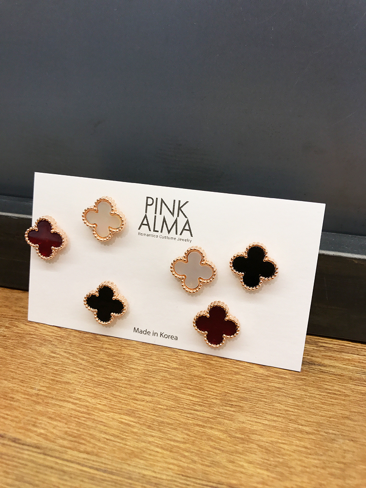 <b><p>clover earring daily simple pty Antique Luxuous</p></b><b><p>クローバー イヤリング デイリー シンプル パーティー アンク 高級感のあるグ 説得力の</p></b><br /><br /><p align='center'>