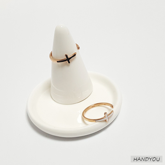 <b><p>black White Cross Ring Open Surge Sel Layered</p></b><b><p>ブラック ホワイト クロスリング オープン 書かれているカールスチール 重ね着 フリーサイズ</p></b><br /><br /><p align='center'>