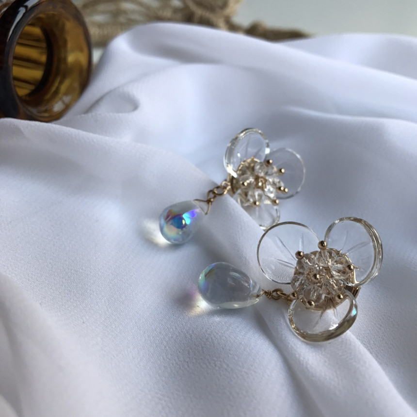 <b><p>Yui flower Glass Drop earring Stylish ok</p></b><b><p>ユイ フラワー グラス ドロップ イヤリング スタイリッシュルック シンプルユニーク</p></b><br /><br /><p align='center'>