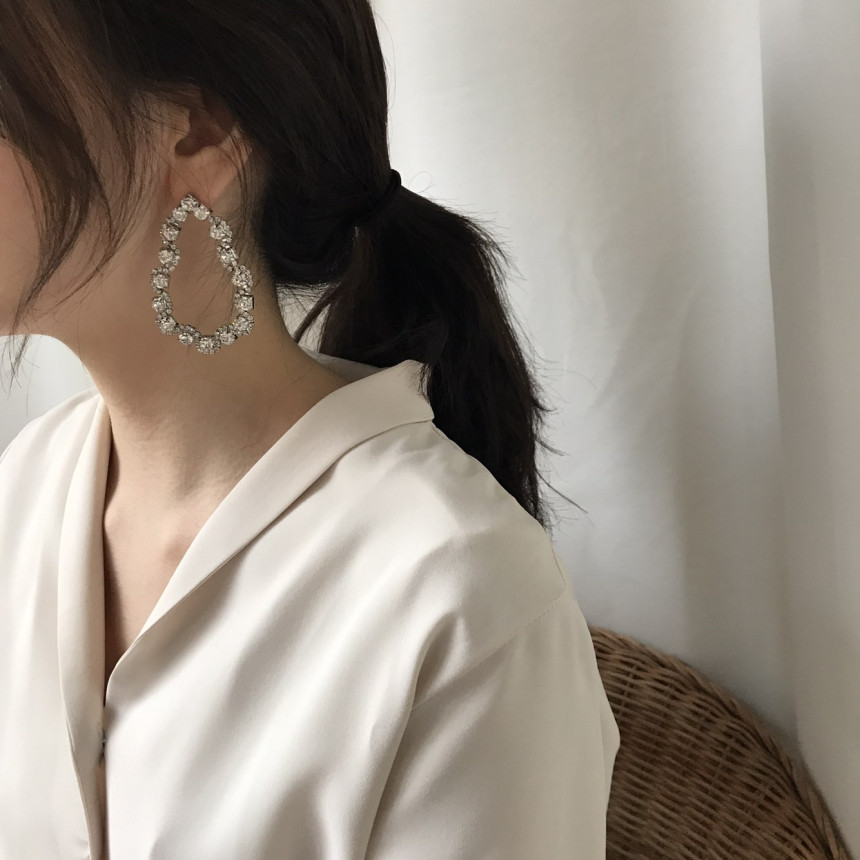 <b><p>Heve puff Cubic Shrink Drop Eargs Female</p></b><b><p>ヘイブ パフ キュービック ジュルナン ドロップイヤリング 女性コーディネート 魅力のあるスタイル</p></b><br /><br /><p align='center'>