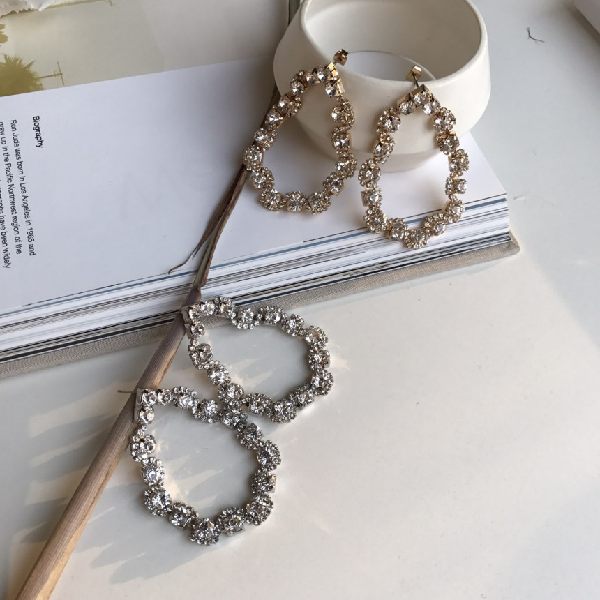 <b><p>Heve puff Cubic Shrink Drop Eargs Female</p></b><b><p>ヘイブ パフ キュービック ジュルナン ドロップイヤリング 女性コーディネート 魅力のあるスタイル</p></b><br /><br /><p align='center'>