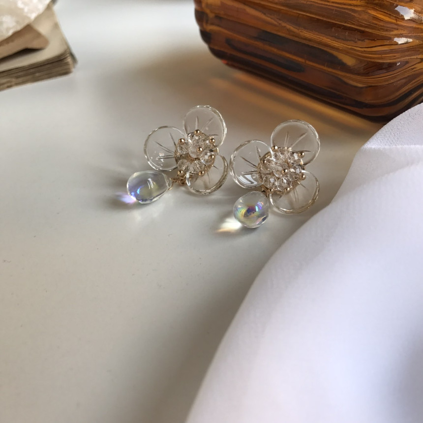 <b><p>Yui flower Glass Drop earring Stylish ok</p></b><b><p>ユイ フラワー グラス ドロップ イヤリング スタイリッシュルック シンプルユニーク</p></b><br /><br /><p align='center'>