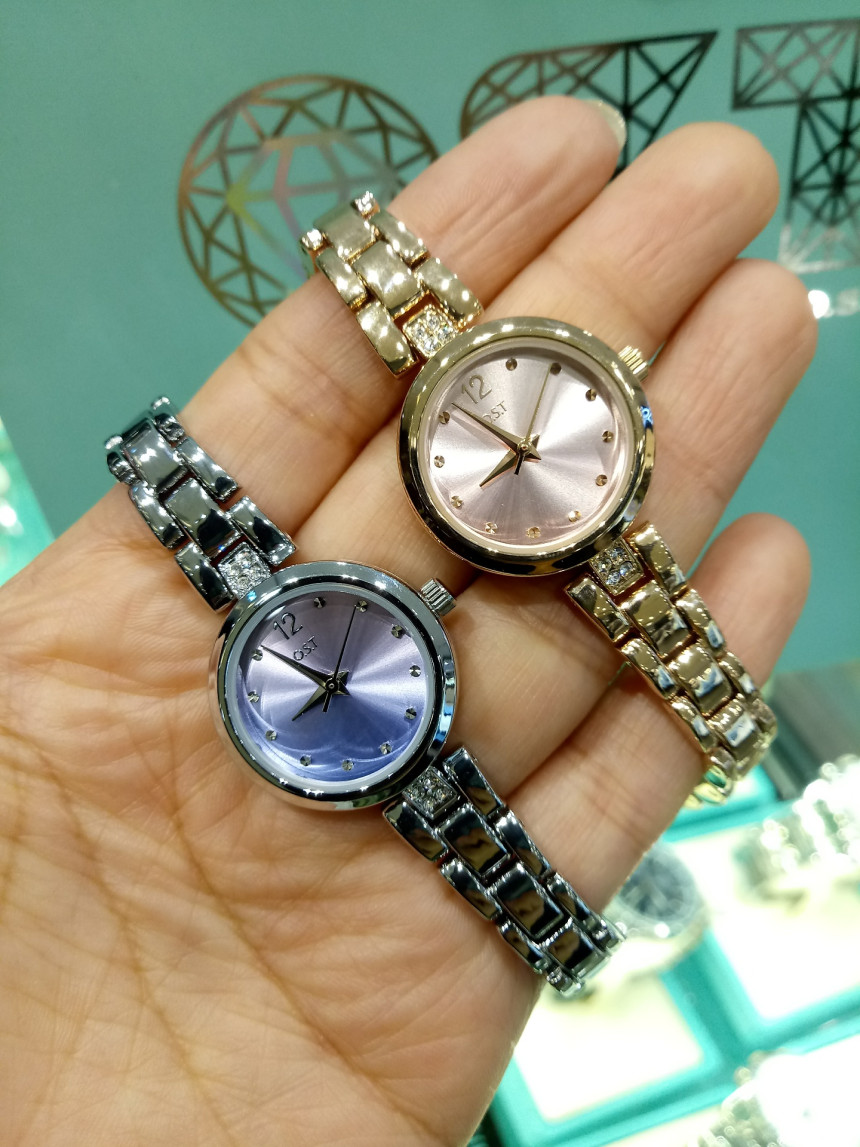 <b><p>OST Gradient silver tal watch OTW118303TSS</p></b><b><p>OST グラデーションシルバーメタル時計OTW118303TSS 生気溌剌と 洗練されたギフト</p></b><br /><br /><p align='center'>