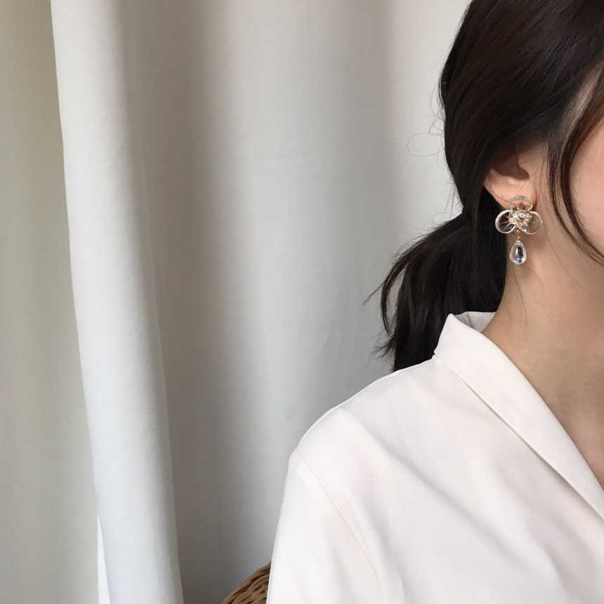 <b><p>Yui flower Glass Drop earring Stylish ok</p></b><b><p>ユイ フラワー グラス ドロップ イヤリング スタイリッシュルック シンプルユニーク</p></b><br /><br /><p align='center'>