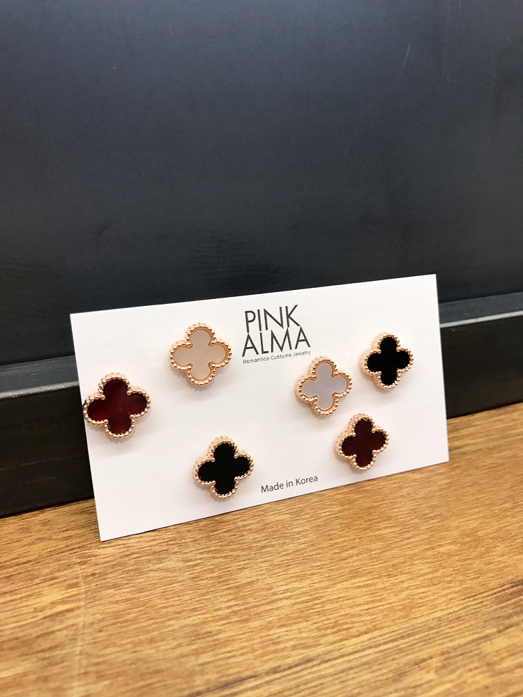 <b><p>clover earring daily simple pty Antique Luxuous</p></b><b><p>クローバー イヤリング デイリー シンプル パーティー アンク 高級感のあるグ 説得力の</p></b><br /><br /><p align='center'>