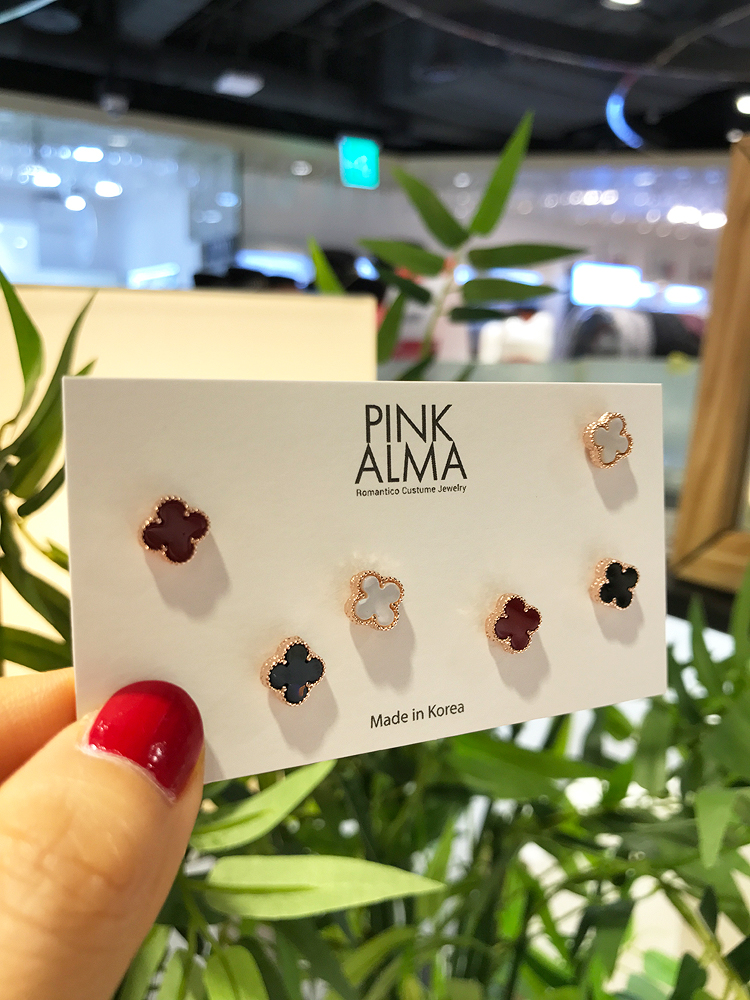 <b><p>clover earring daily simple pty Antique Luxuous</p></b><b><p>クローバー イヤリング デイリー シンプル パーティー アンク 高級感のあるグ 説得力の</p></b><br /><br /><p align='center'>