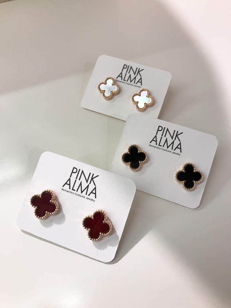 <b><p>clover earring daily simple pty Antique Luxuous</p></b><b><p>クローバー イヤリング デイリー シンプル パーティー アンク 高級感のあるグ 説得力の</p></b><br /><br /><p align='center'>