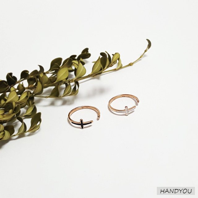 <b><p>black White Cross Ring Open Surge Sel Layered</p></b><b><p>ブラック ホワイト クロスリング オープン 書かれているカールスチール 重ね着 フリーサイズ</p></b><br /><br /><p align='center'>