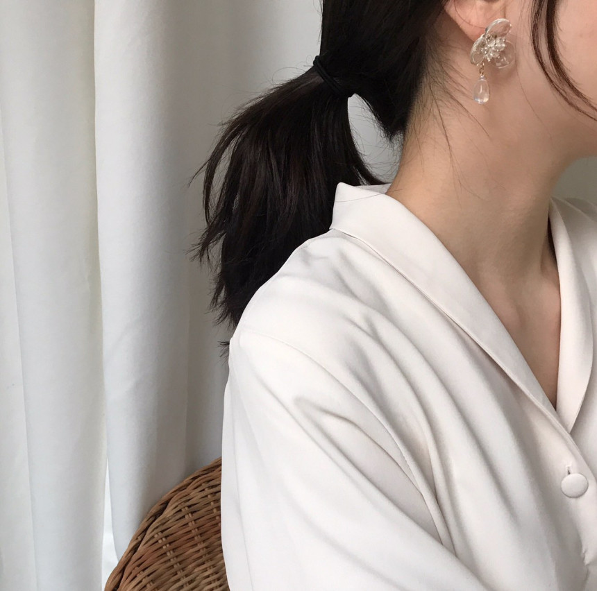 <b><p>Yui flower Glass Drop earring Stylish ok</p></b><b><p>ユイ フラワー グラス ドロップ イヤリング スタイリッシュルック シンプルユニーク</p></b><br /><br /><p align='center'>