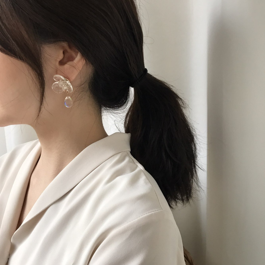 <b><p>Yui flower Glass Drop earring Stylish ok</p></b><b><p>ユイ フラワー グラス ドロップ イヤリング スタイリッシュルック シンプルユニーク</p></b><br /><br /><p align='center'>