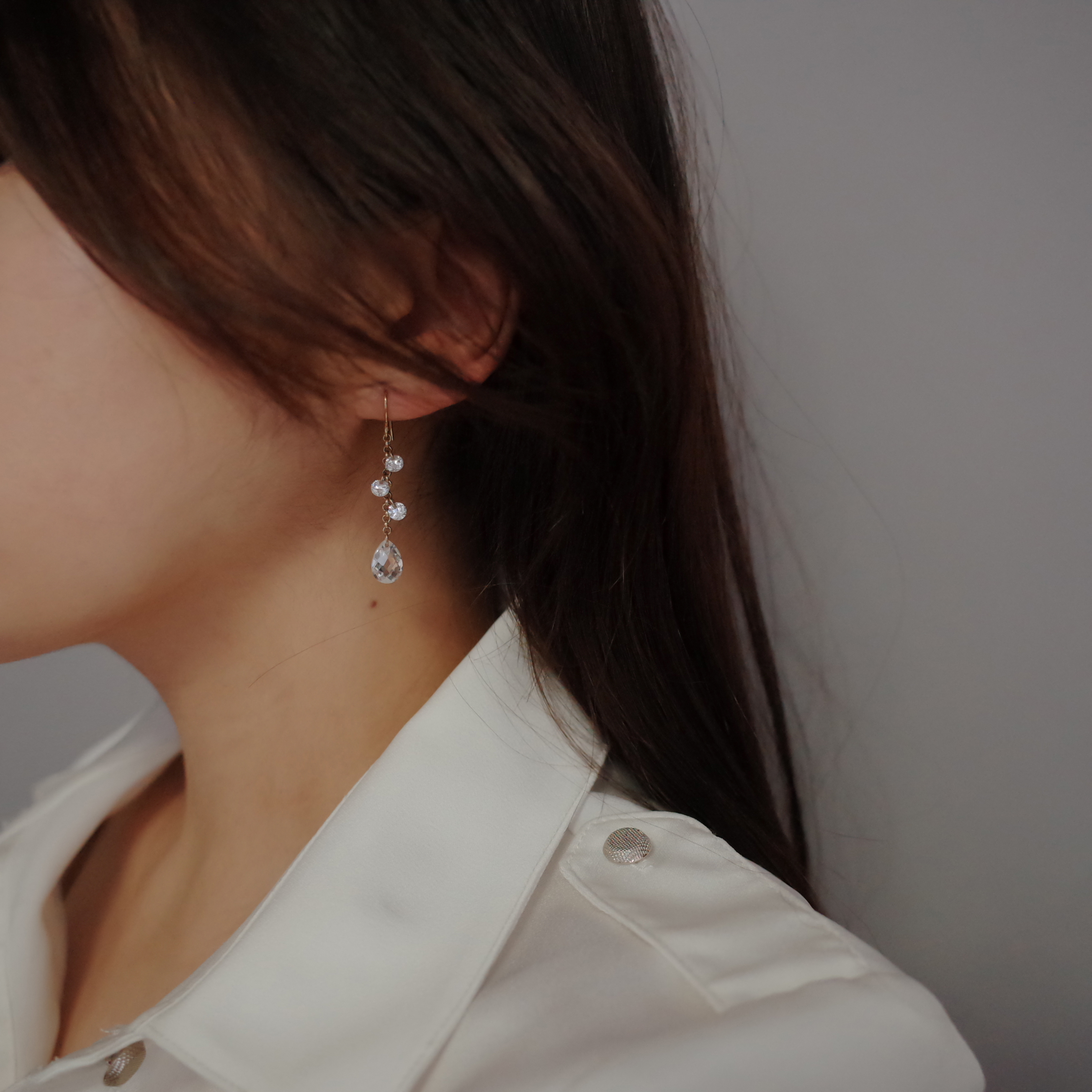 <b><p>Gracefully Waterglass Drop Earrings Simple</p></b><b><p>優雅に 水滴グラス ドロップイヤリング シンプルユニーク スタイリッシュルック 30代の女性</p></b><br /><br /><p align='center'>