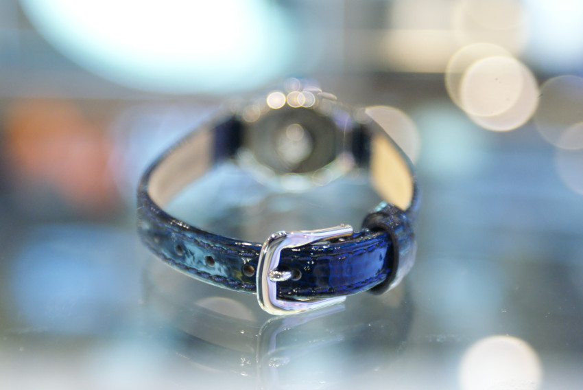 <b><p>Rose Mont silver blue 30s Leath Wch Ss female</p></b><b><p>ローズモン シルバー ブルー 30代の革の腕時計 ガンジョルギ 女性 クラシックコーディネート</p></b><br /><br /><p align='center'>