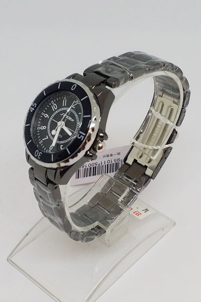 <b><p>Black Metal Couple Watch fashion man Wo Gift</p></b><b><p>ブラックメタルのカップル時計 ファッション 男 女性 ギフト 友達 記念日 洗練されたグリッター</p></b><br /><br /><p align='center'>